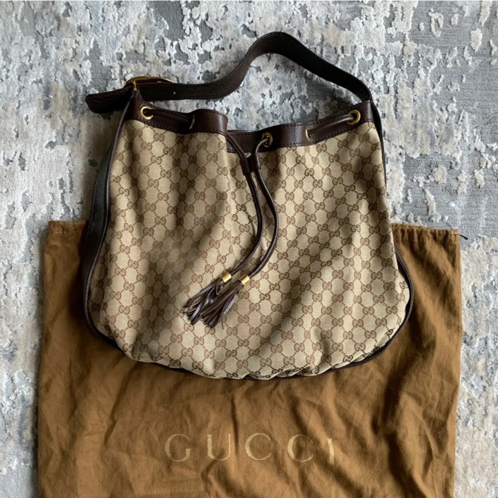 Gucci Interlocking GG drawstring hobo, beautiful condition.